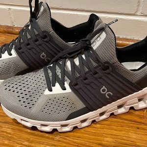 On Cloudswift Sneaker